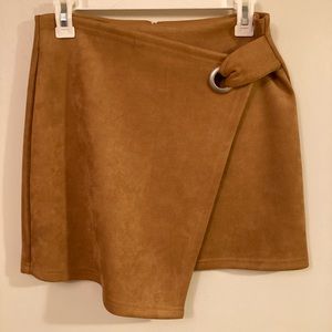 Faux suede mini skirt🧡💛